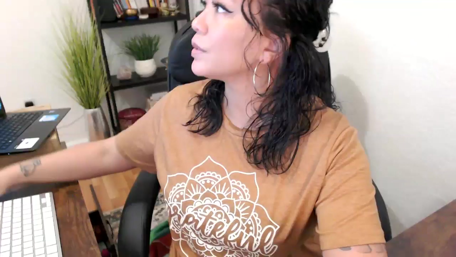 Gallery image thumbnail from MickaylaMinx's myfreecams stream on, 10/22/2024, 16:21 image 1 of 20