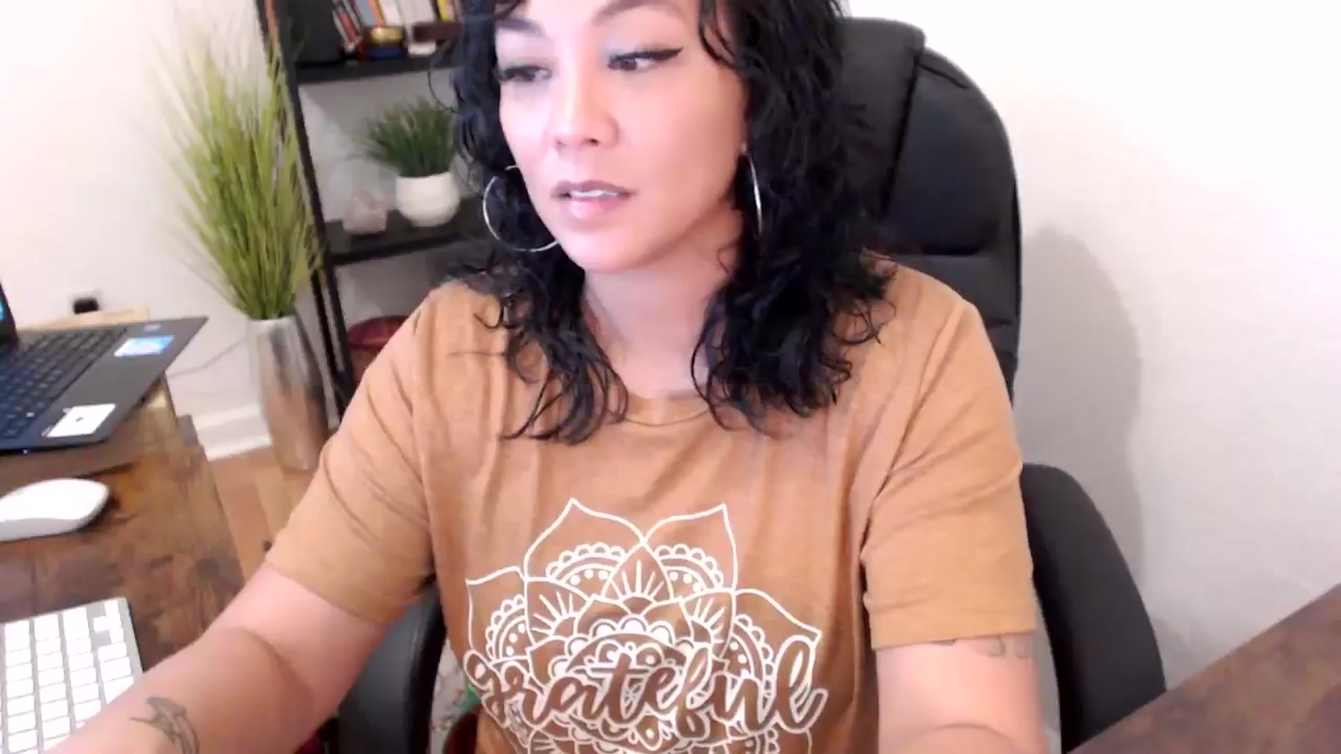 Gallery image thumbnail from MickaylaMinx's myfreecams stream on, 10/22/2024, 16:21 image 19 of 20