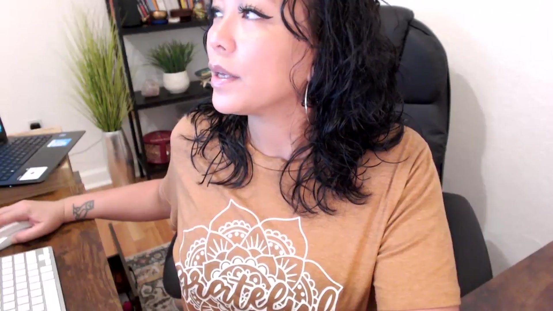 Gallery image thumbnail from MickaylaMinx's myfreecams stream on, 10/22/2024, 16:21 image 8 of 20