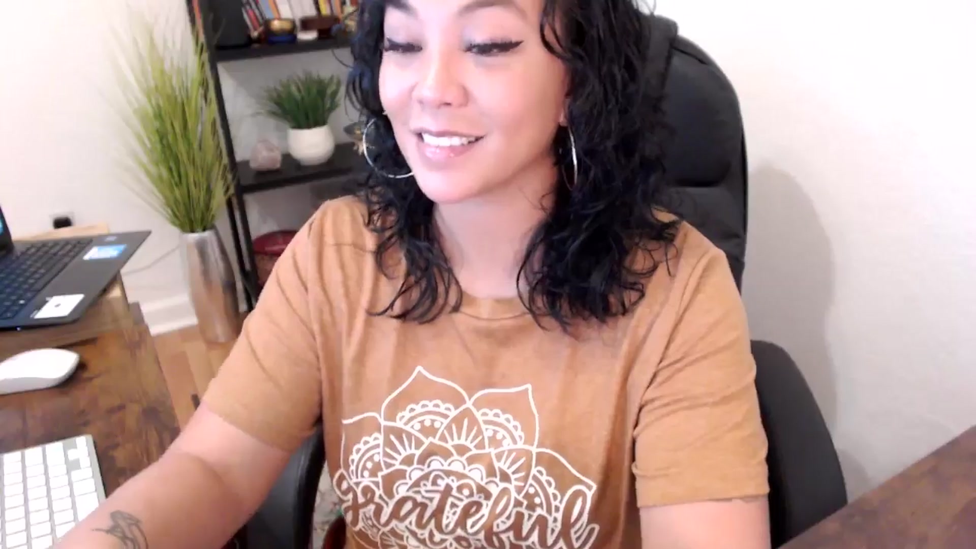 Gallery image thumbnail from MickaylaMinx's myfreecams stream on, 10/22/2024, 16:21 image 18 of 20