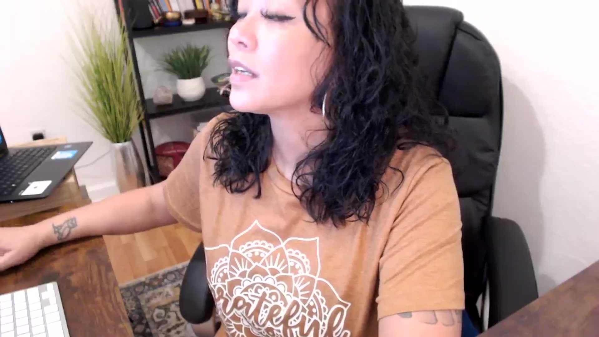 Gallery image thumbnail from MickaylaMinx's myfreecams stream on, 10/22/2024, 16:58 image 10 of 20