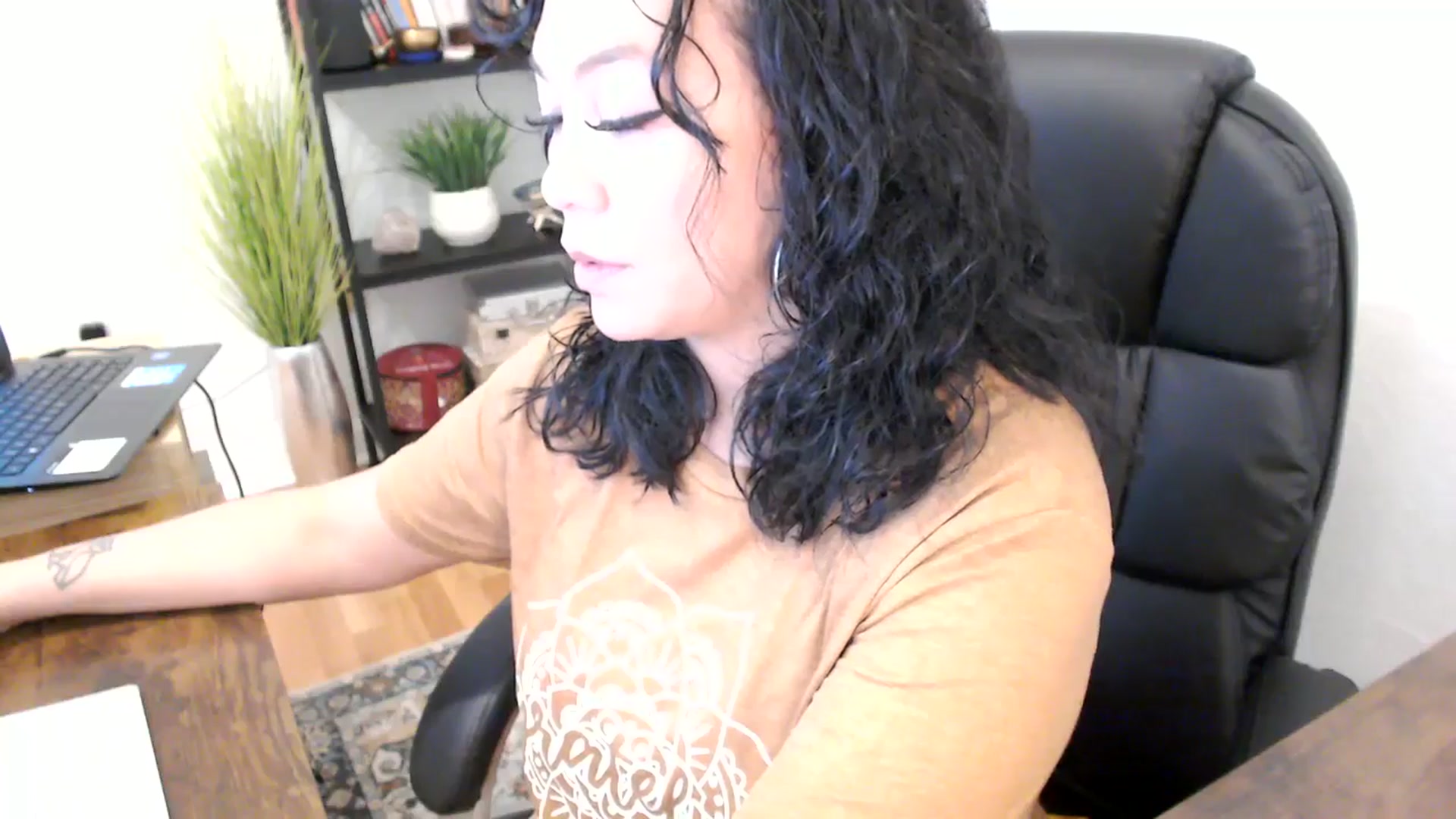 Gallery image thumbnail from MickaylaMinx's myfreecams stream on, 10/22/2024, 17:30 image 13 of 20