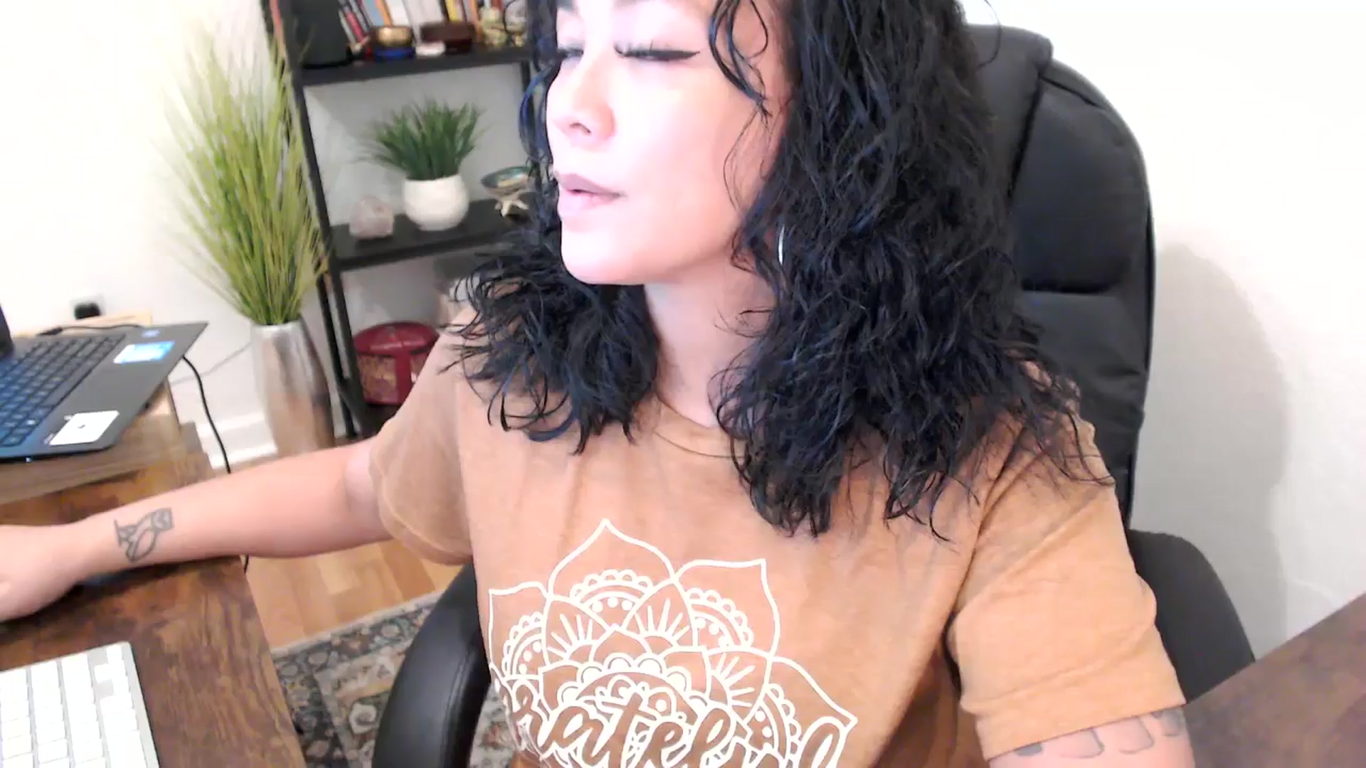 Gallery image thumbnail from MickaylaMinx's myfreecams stream on, 10/22/2024, 17:30 image 1 of 20
