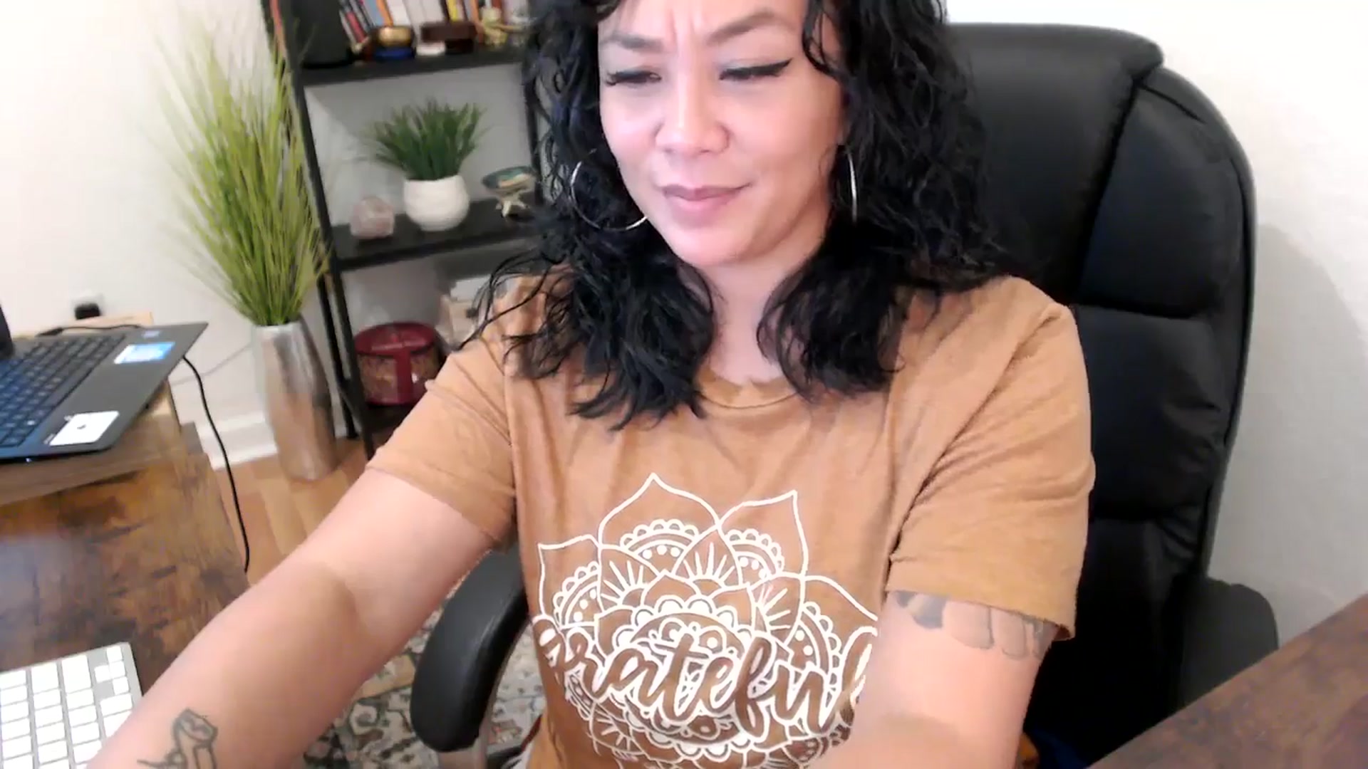 Gallery image thumbnail from MickaylaMinx's myfreecams stream on, 10/22/2024, 17:30 image 10 of 20