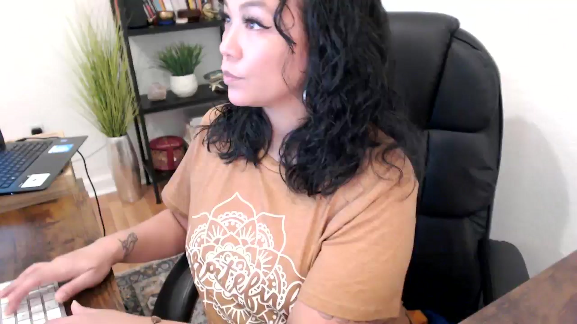 Gallery image thumbnail from MickaylaMinx's myfreecams stream on, 10/22/2024, 17:30 image 18 of 20