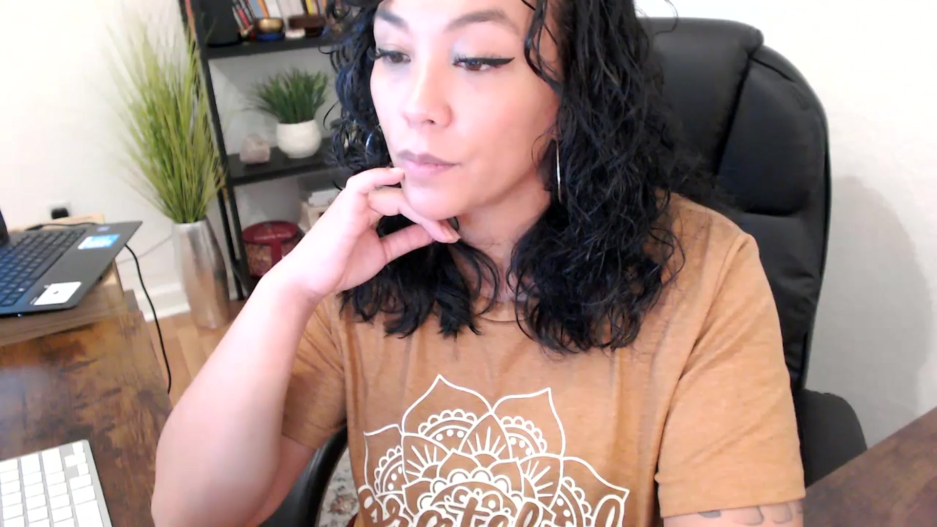 Gallery image thumbnail from MickaylaMinx's myfreecams stream on, 10/22/2024, 17:30 image 19 of 20