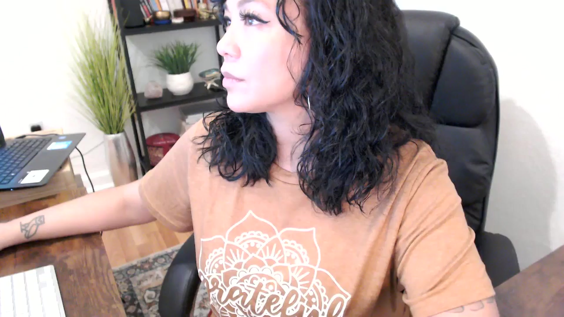 Gallery image thumbnail from MickaylaMinx's myfreecams stream on, 10/22/2024, 17:30 image 5 of 20