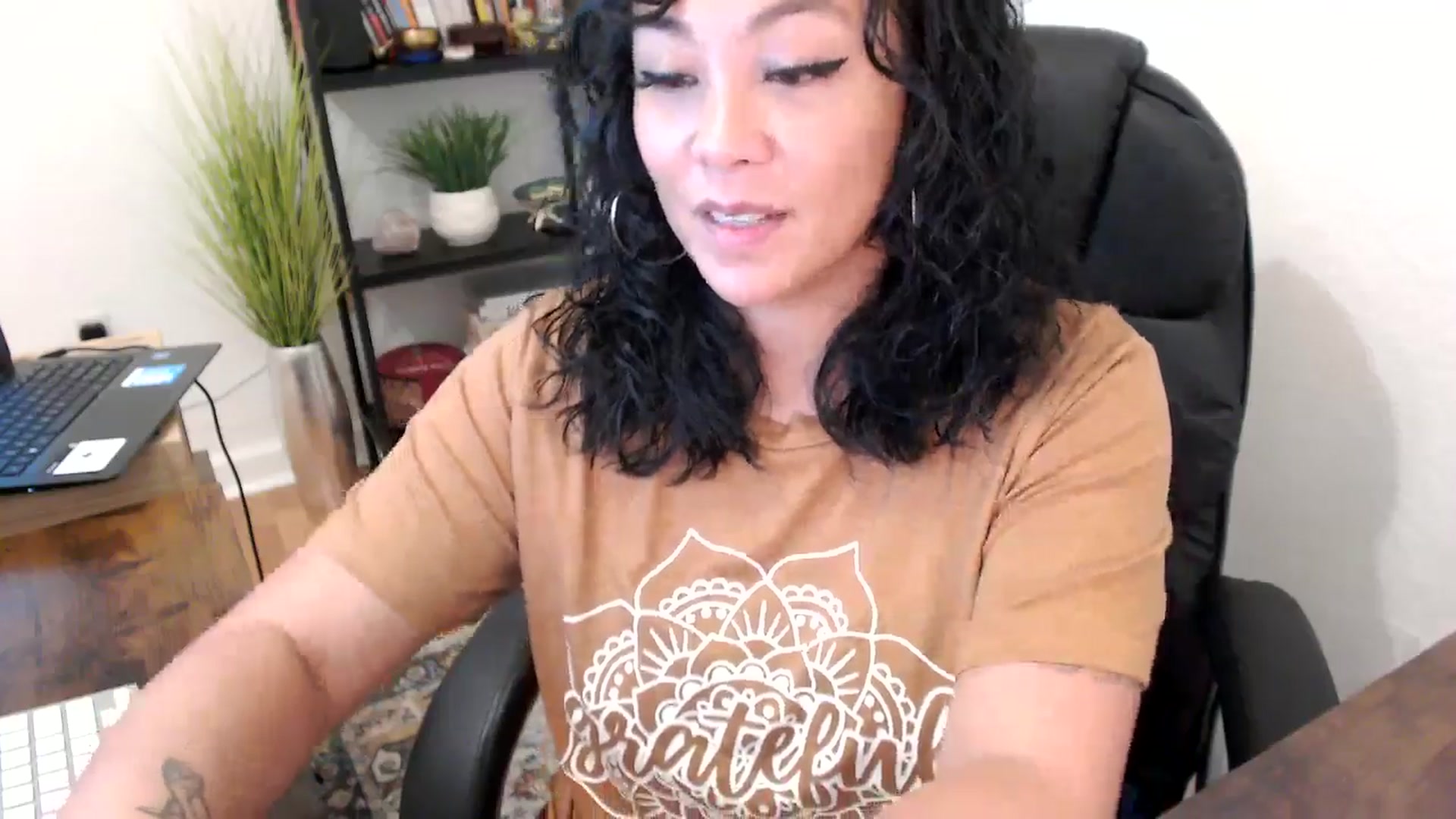 Gallery image thumbnail from MickaylaMinx's myfreecams stream on, 10/22/2024, 17:30 image 4 of 20