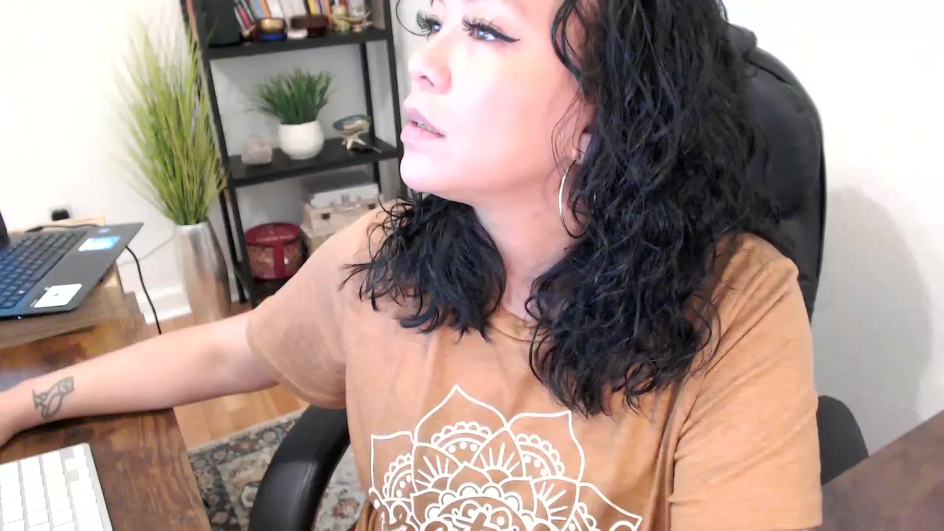 Gallery image thumbnail from MickaylaMinx's myfreecams stream on, 10/22/2024, 17:30 image 17 of 20