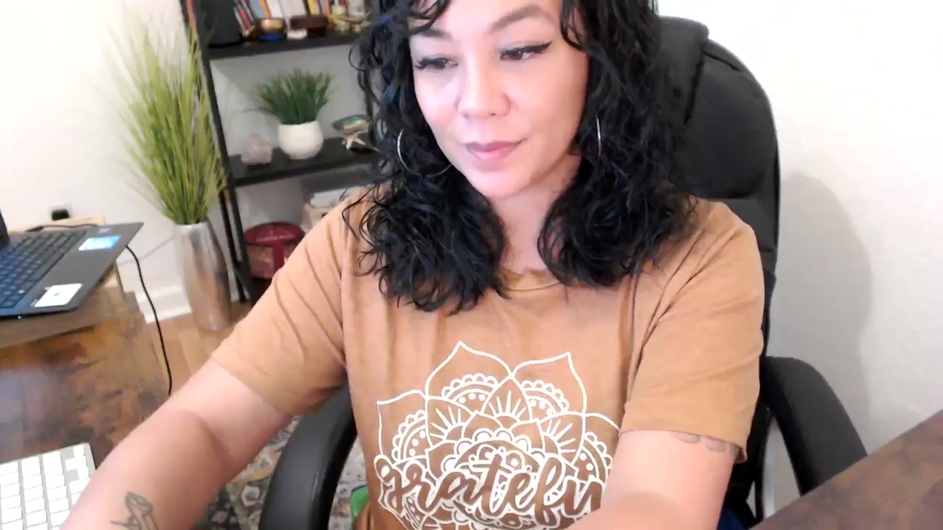 Gallery image thumbnail from MickaylaMinx's myfreecams stream on, 10/22/2024, 17:30 image 6 of 20