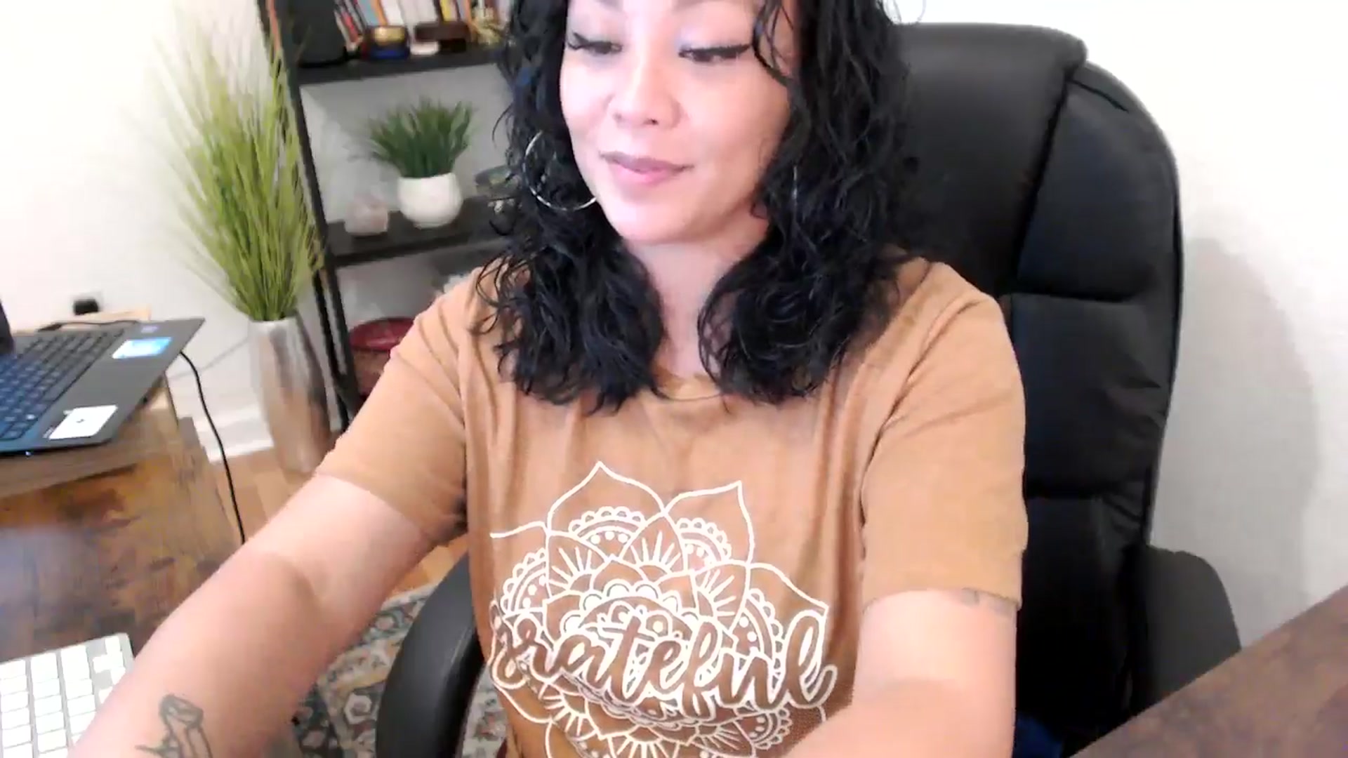 Gallery image thumbnail from MickaylaMinx's myfreecams stream on, 10/22/2024, 17:30 image 7 of 20