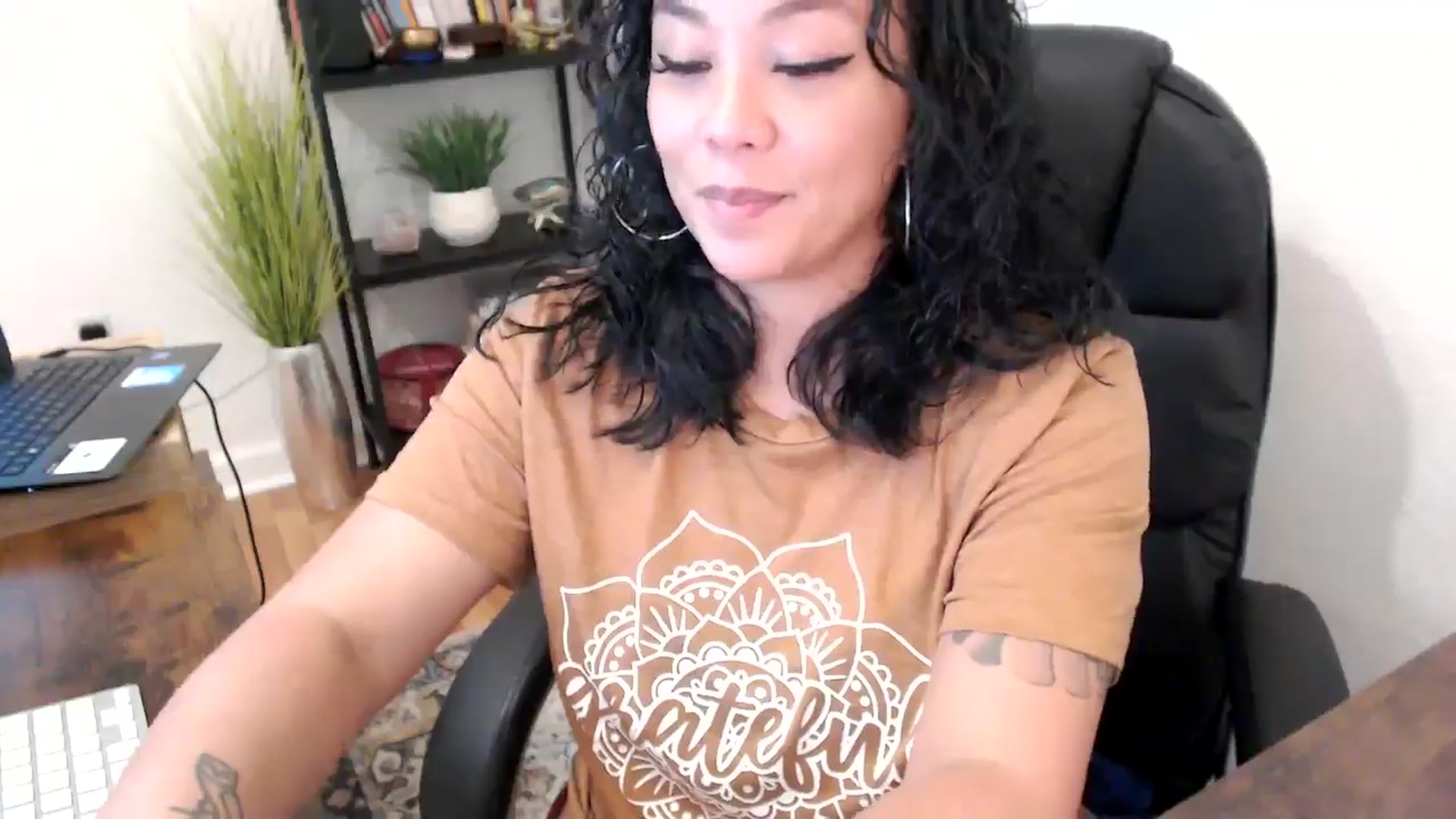Gallery image thumbnail from MickaylaMinx's myfreecams stream on, 10/22/2024, 17:30 image 11 of 20