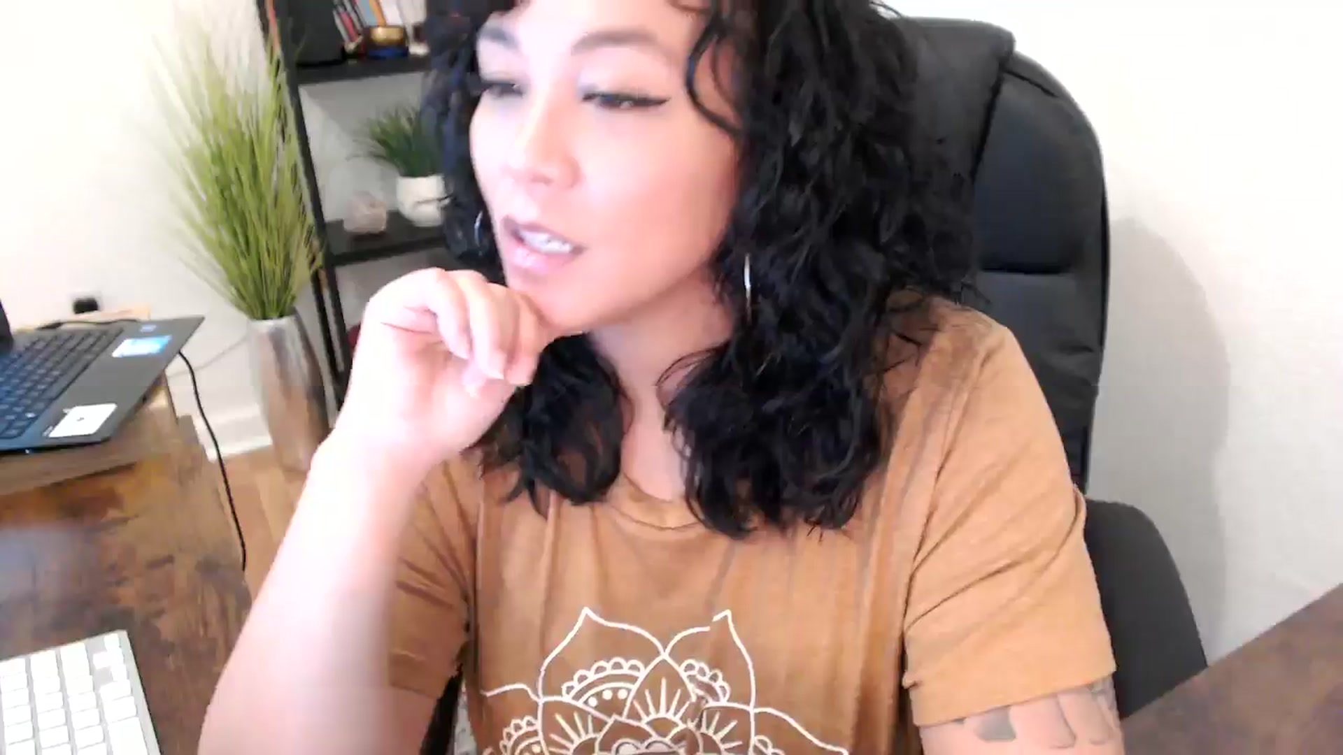 Gallery image thumbnail from MickaylaMinx's myfreecams stream on, 10/22/2024, 18:00 image 6 of 20