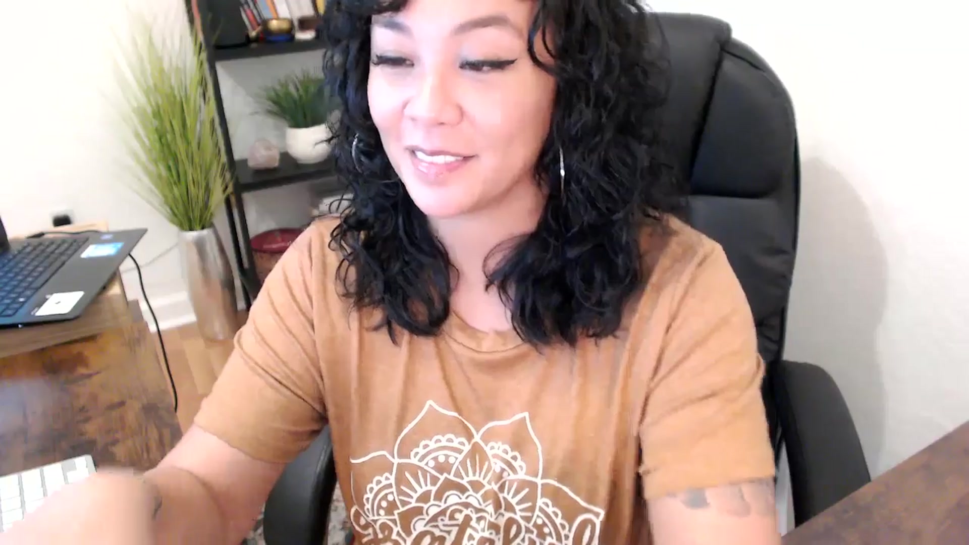 Gallery image thumbnail from MickaylaMinx's myfreecams stream on, 10/22/2024, 18:00 image 5 of 20