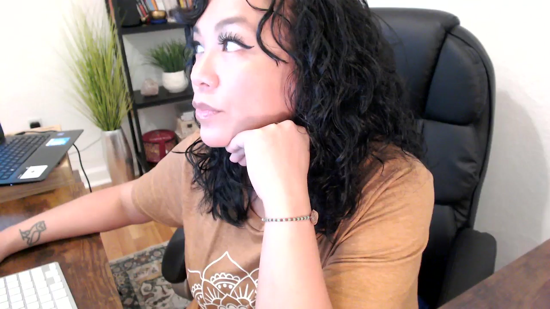 Gallery image thumbnail from MickaylaMinx's myfreecams stream on, 10/22/2024, 18:00 image 12 of 20