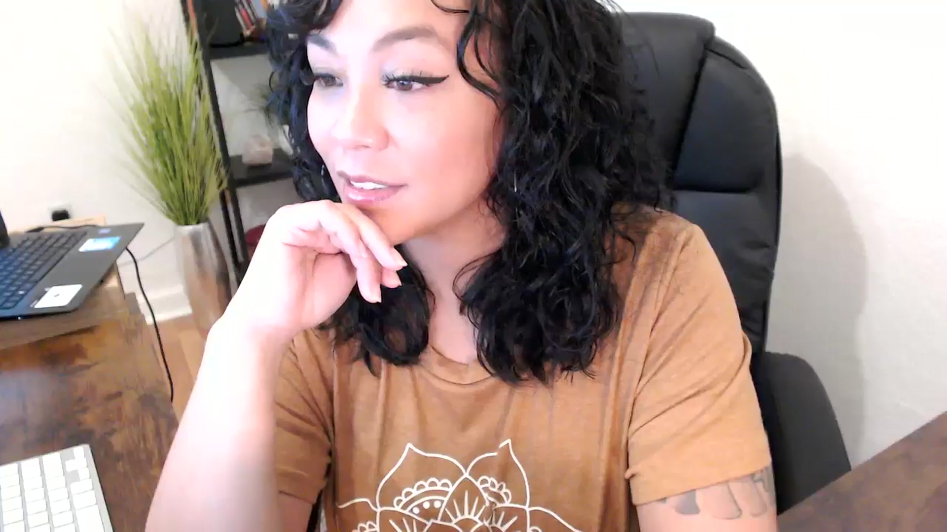 Gallery image thumbnail from MickaylaMinx's myfreecams stream on, 10/22/2024, 18:00 image 7 of 20