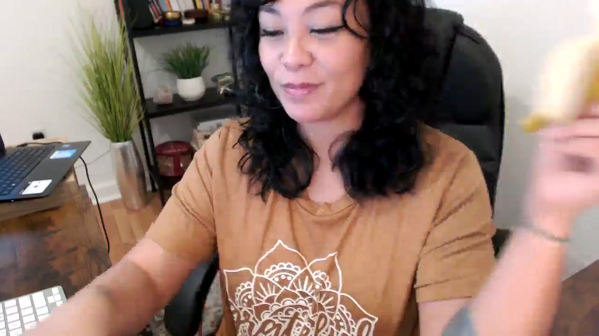 Gallery image thumbnail from MickaylaMinx's myfreecams stream on, 10/22/2024, 18:00 image 14 of 20