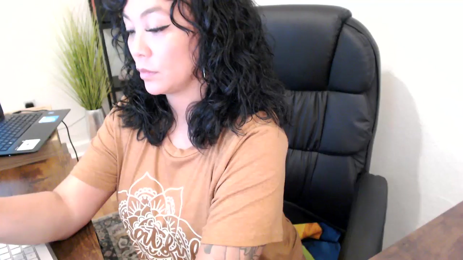 Gallery image thumbnail from MickaylaMinx's myfreecams stream on, 10/22/2024, 18:00 image 18 of 20