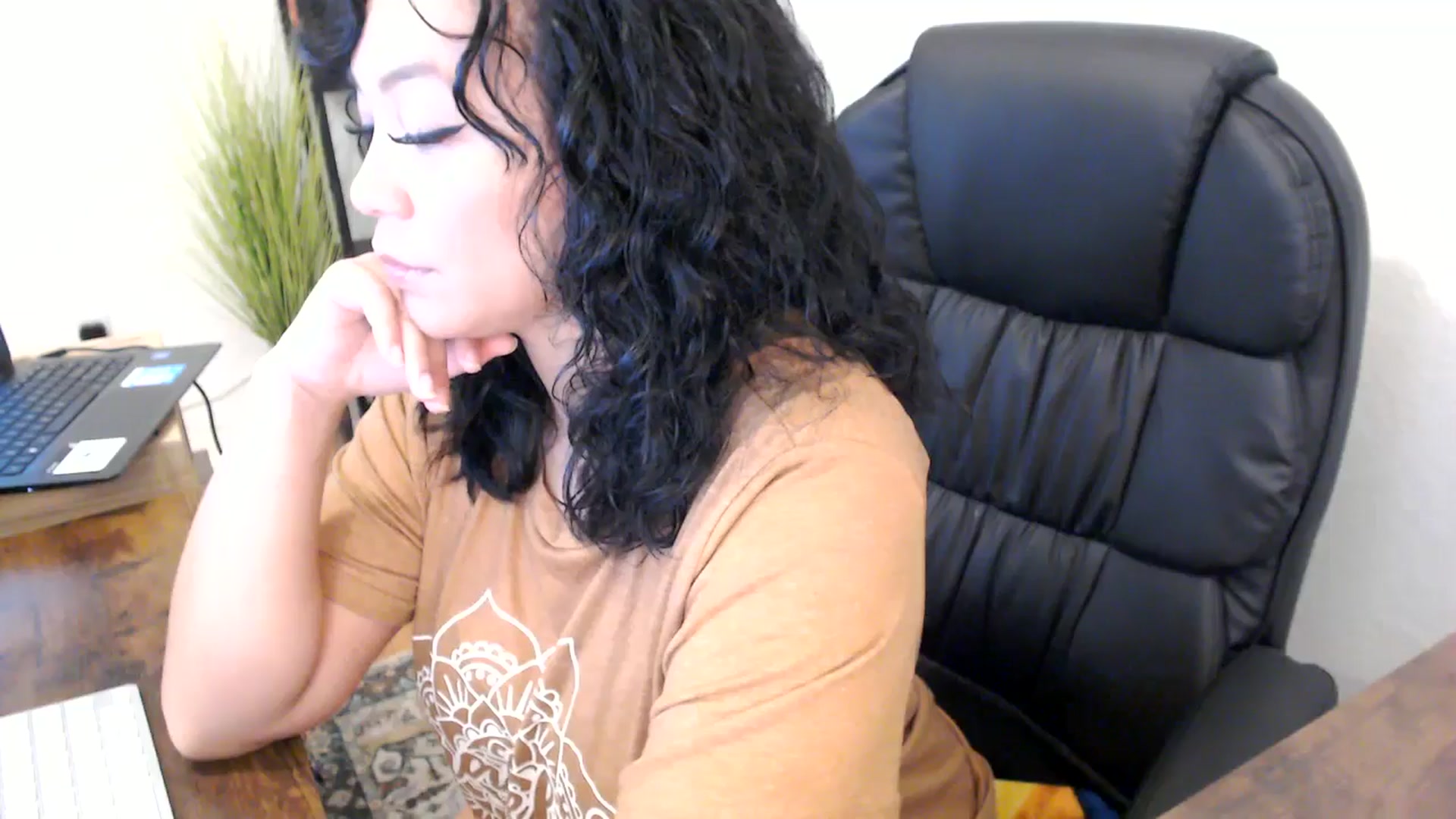 Gallery image thumbnail from MickaylaMinx's myfreecams stream on, 10/22/2024, 18:00 image 9 of 20
