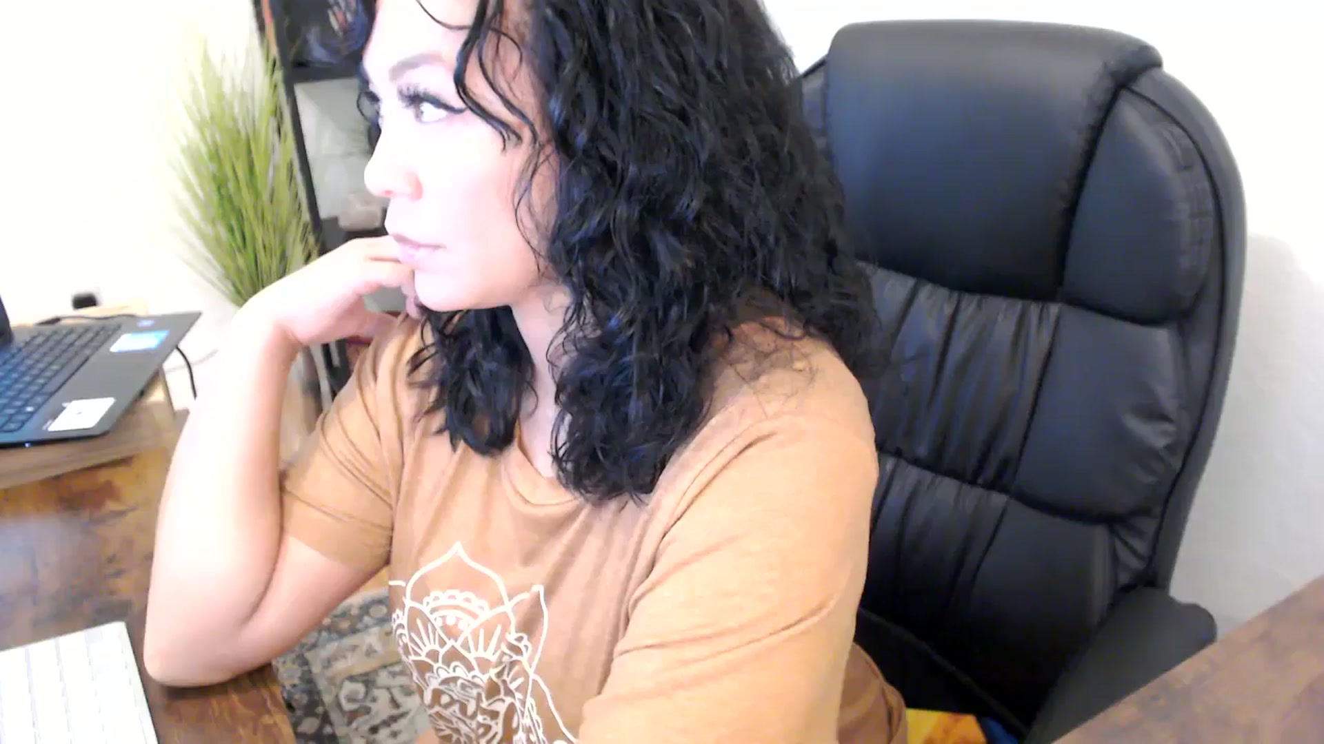 Gallery image thumbnail from MickaylaMinx's myfreecams stream on, 10/22/2024, 18:00 image 11 of 20