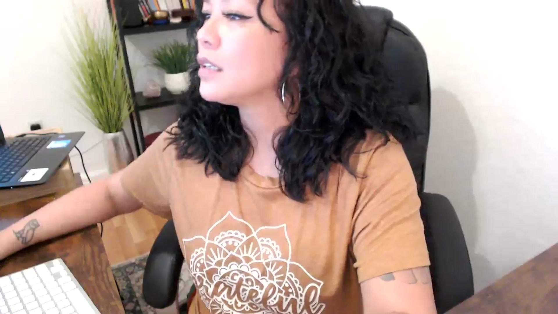 Gallery image thumbnail from MickaylaMinx's myfreecams stream on, 10/22/2024, 18:00 image 16 of 20