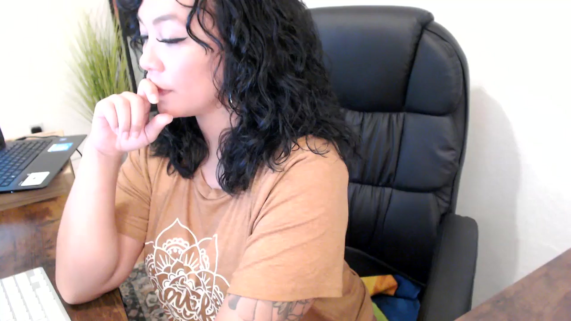 Gallery image thumbnail from MickaylaMinx's myfreecams stream on, 10/22/2024, 18:00 image 20 of 20