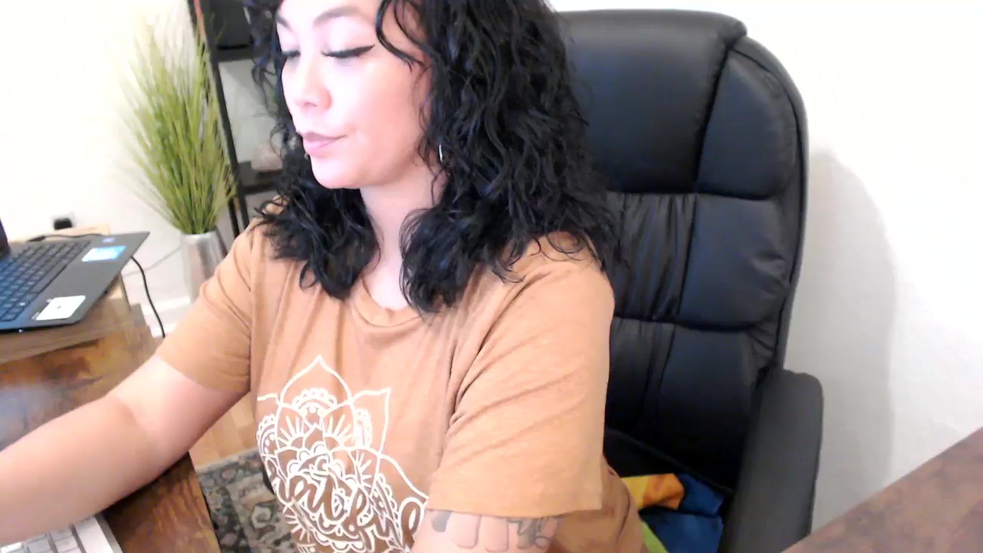 Gallery image thumbnail from MickaylaMinx's myfreecams stream on, 10/22/2024, 18:00 image 19 of 20