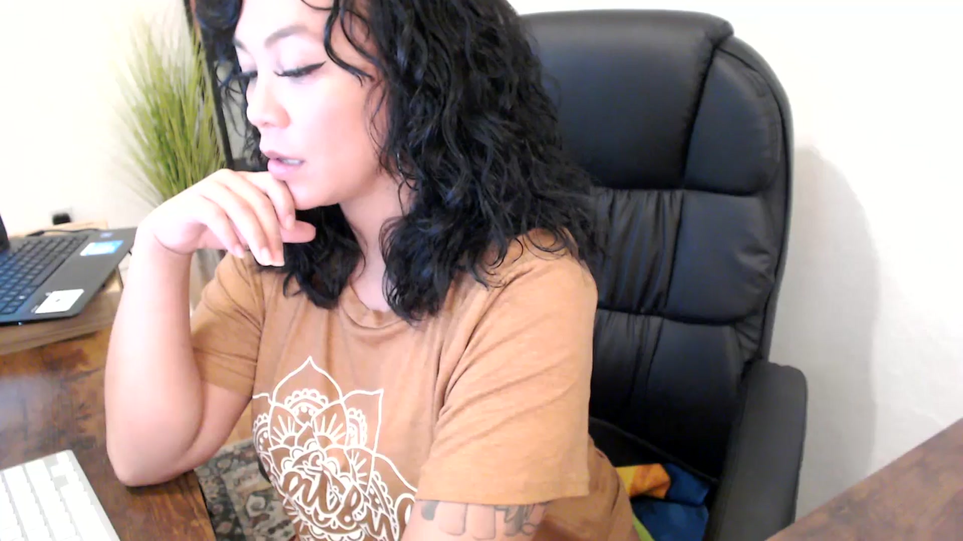 Gallery image thumbnail from MickaylaMinx's myfreecams stream on, 10/22/2024, 18:00 image 17 of 20