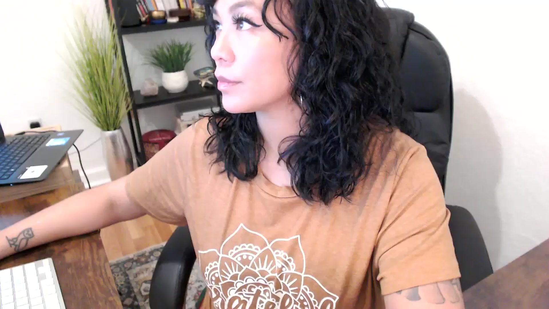 Gallery image thumbnail from MickaylaMinx's myfreecams stream on, 10/22/2024, 18:00 image 8 of 20