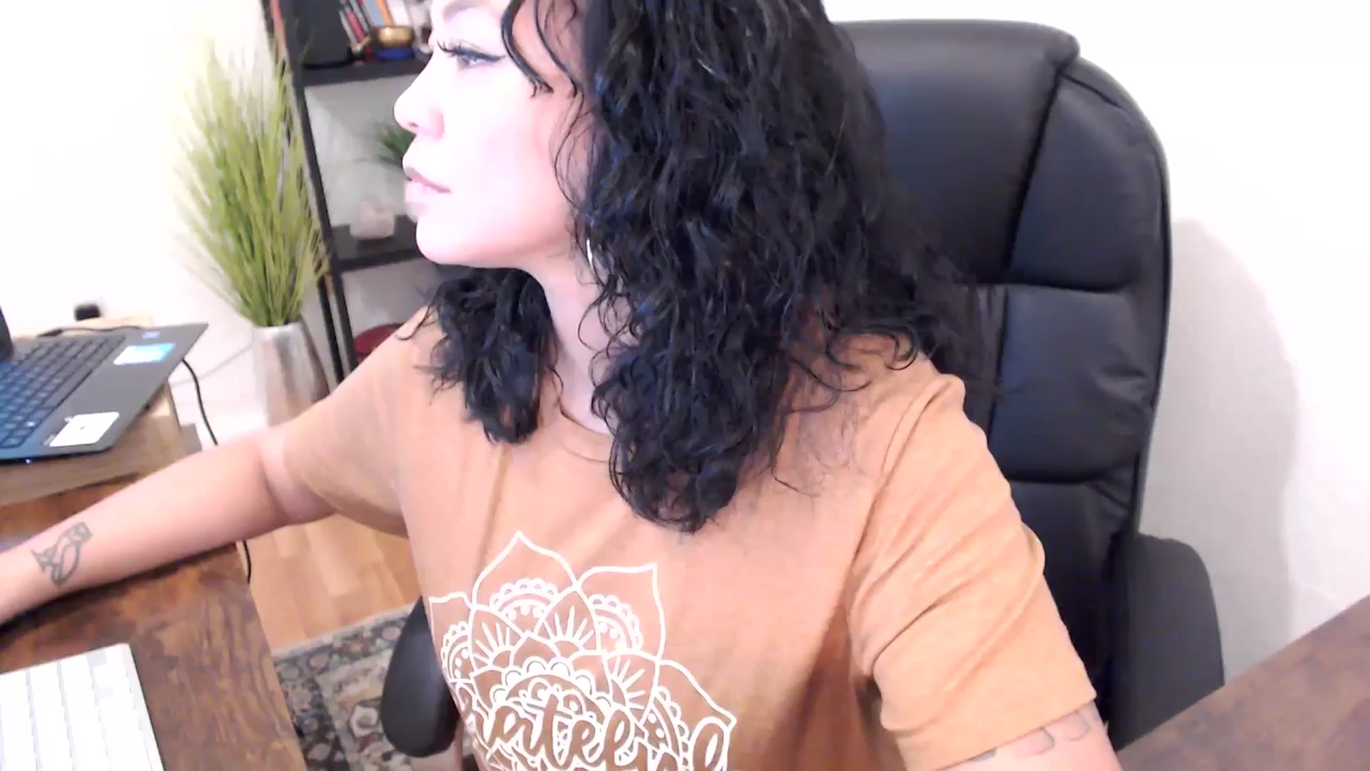 Gallery image thumbnail from MickaylaMinx's myfreecams stream on, 10/22/2024, 18:00 image 1 of 20