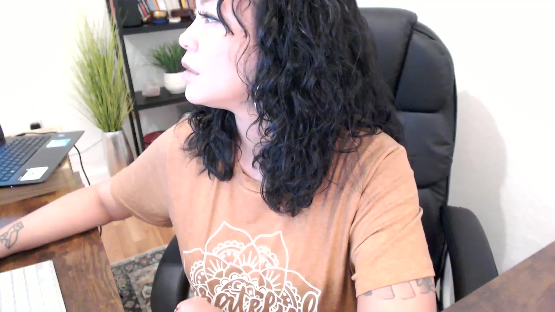 Gallery image thumbnail from MickaylaMinx's myfreecams stream on, 10/22/2024, 18:00 image 4 of 20