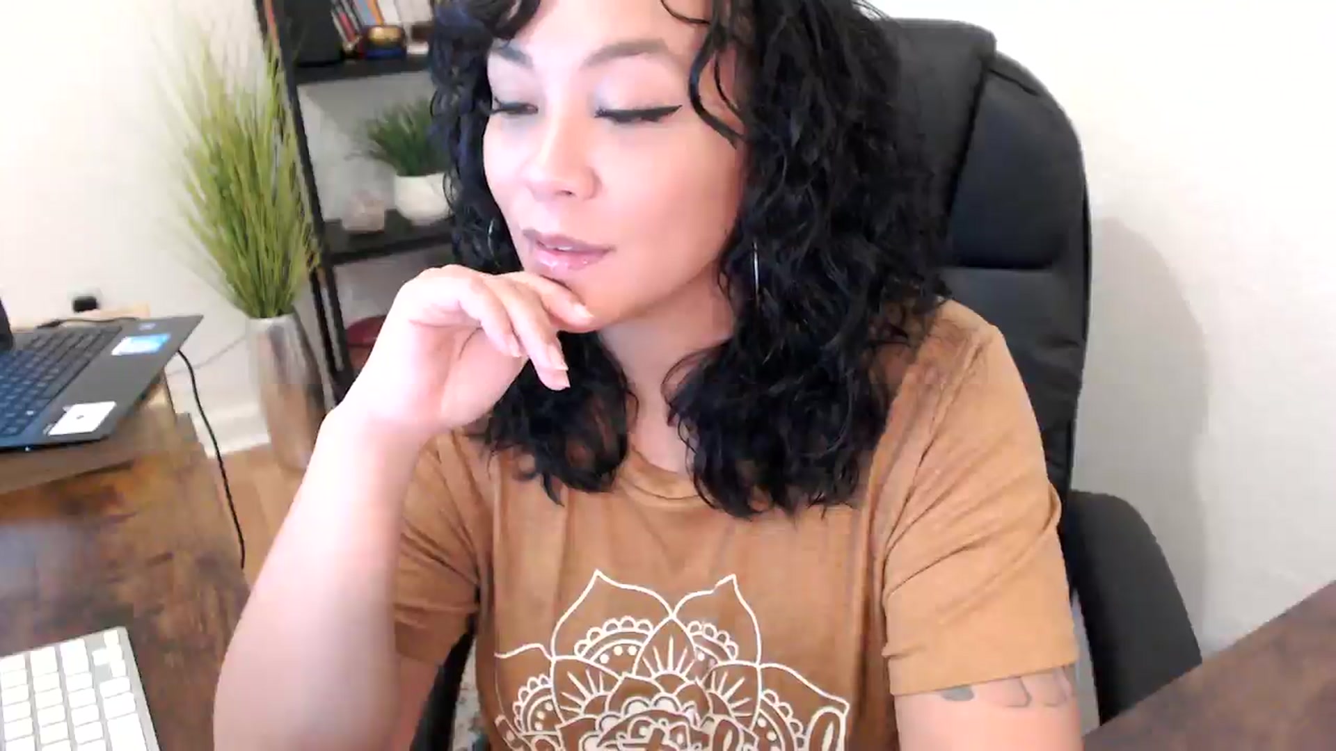 Gallery image thumbnail from MickaylaMinx's myfreecams stream on, 10/22/2024, 18:00 image 3 of 20