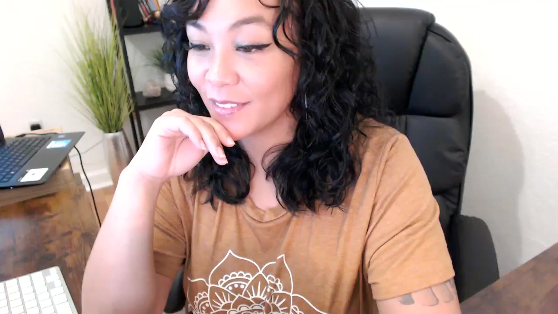 Gallery image thumbnail from MickaylaMinx's myfreecams stream on, 10/22/2024, 18:00 image 13 of 20