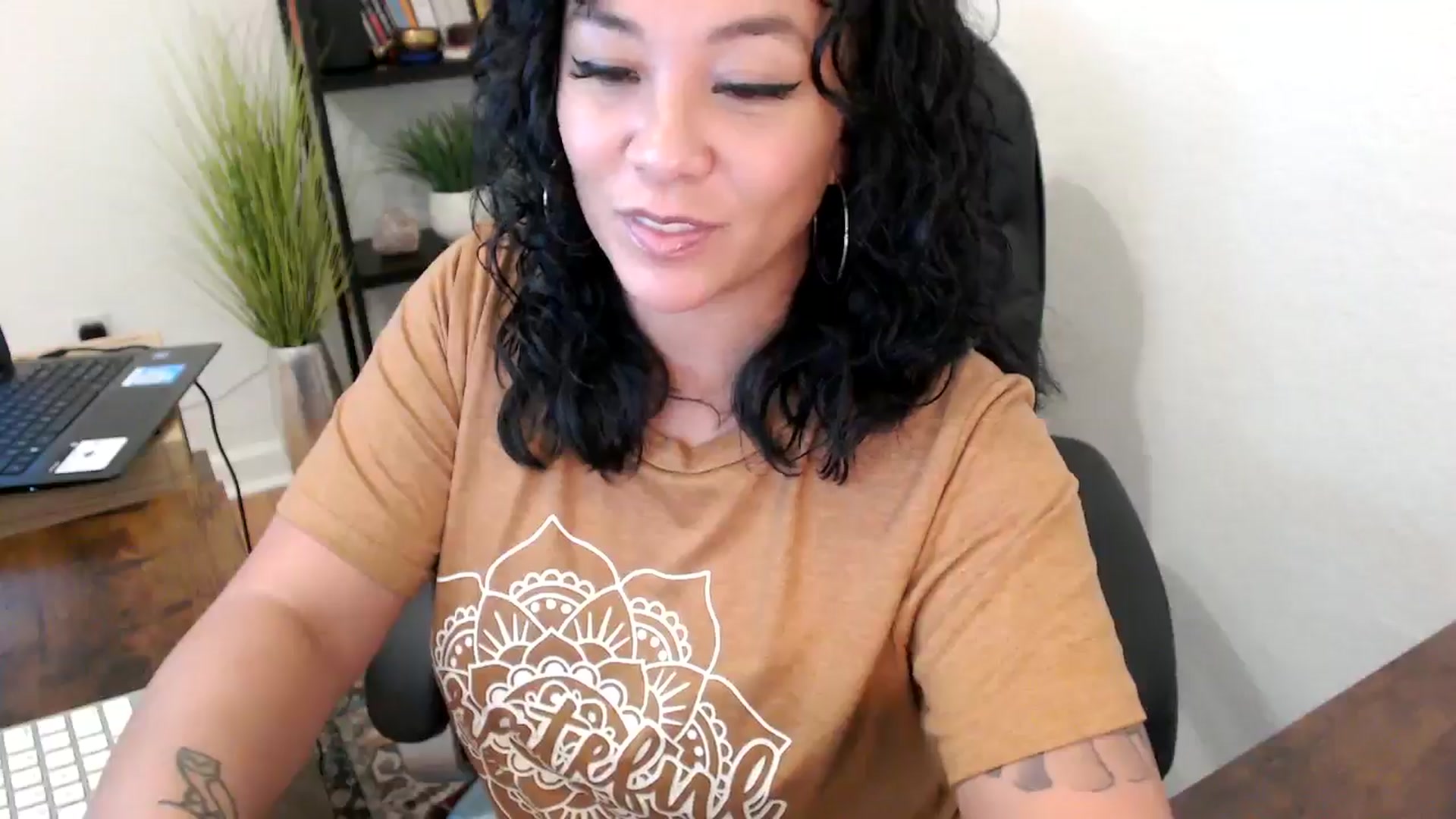 Gallery image thumbnail from MickaylaMinx's myfreecams stream on, 10/22/2024, 19:03 image 12 of 20