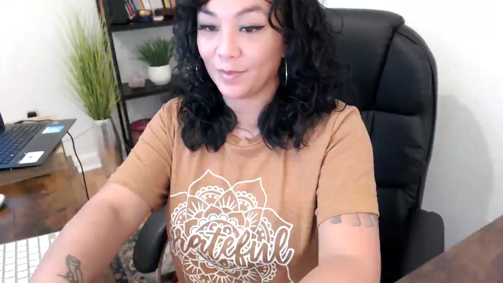 Gallery image thumbnail from MickaylaMinx's myfreecams stream on, 10/22/2024, 19:03 image 8 of 20