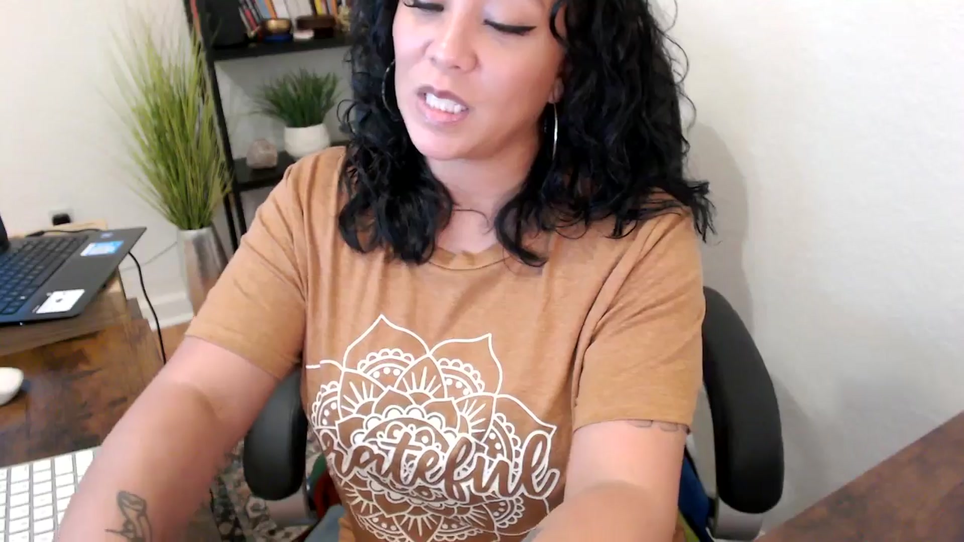 Gallery image thumbnail from MickaylaMinx's myfreecams stream on, 10/22/2024, 19:03 image 10 of 20