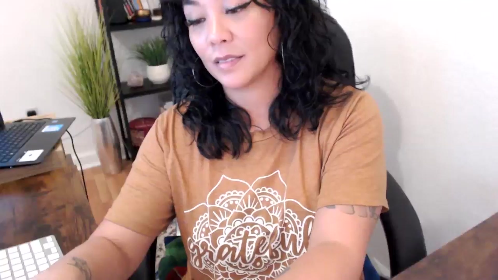 Gallery image thumbnail from MickaylaMinx's myfreecams stream on, 10/22/2024, 19:03 image 19 of 20