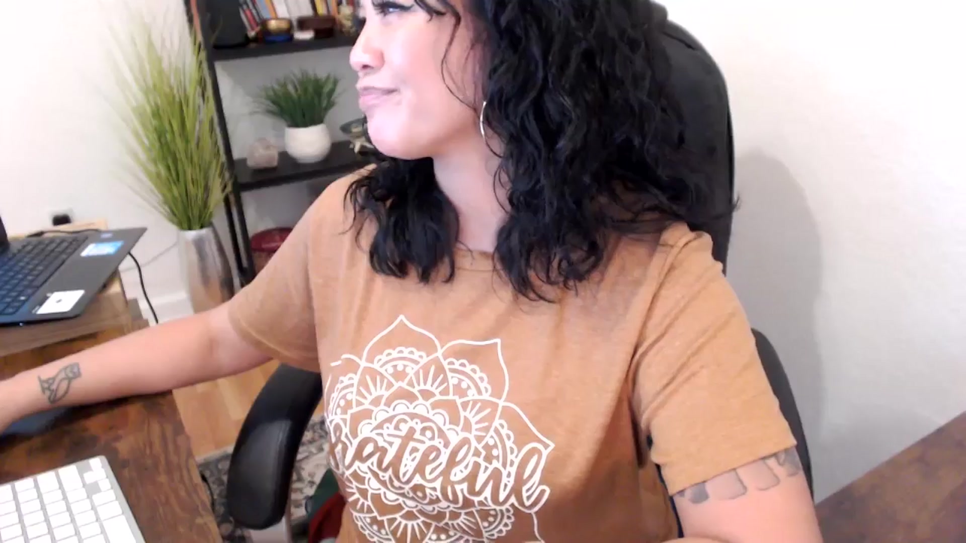 Gallery image thumbnail from MickaylaMinx's myfreecams stream on, 10/22/2024, 19:03 image 18 of 20
