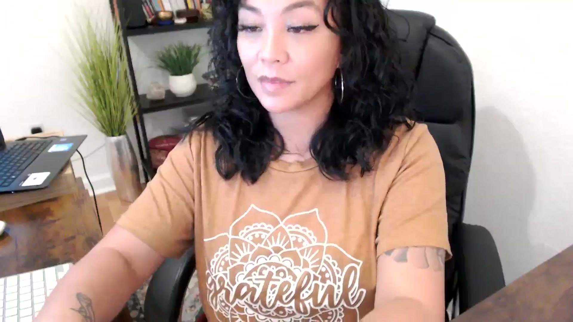 Gallery image thumbnail from MickaylaMinx's myfreecams stream on, 10/22/2024, 19:03 image 7 of 20