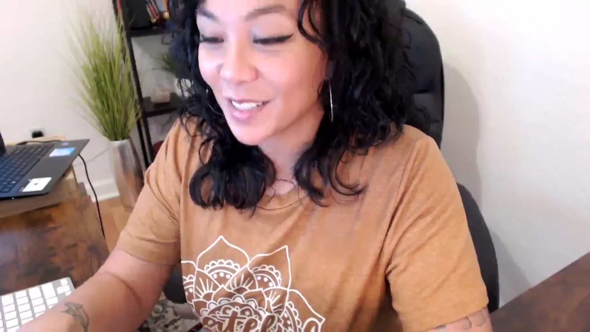Gallery image thumbnail from MickaylaMinx's myfreecams stream on, 10/22/2024, 19:03 image 15 of 20