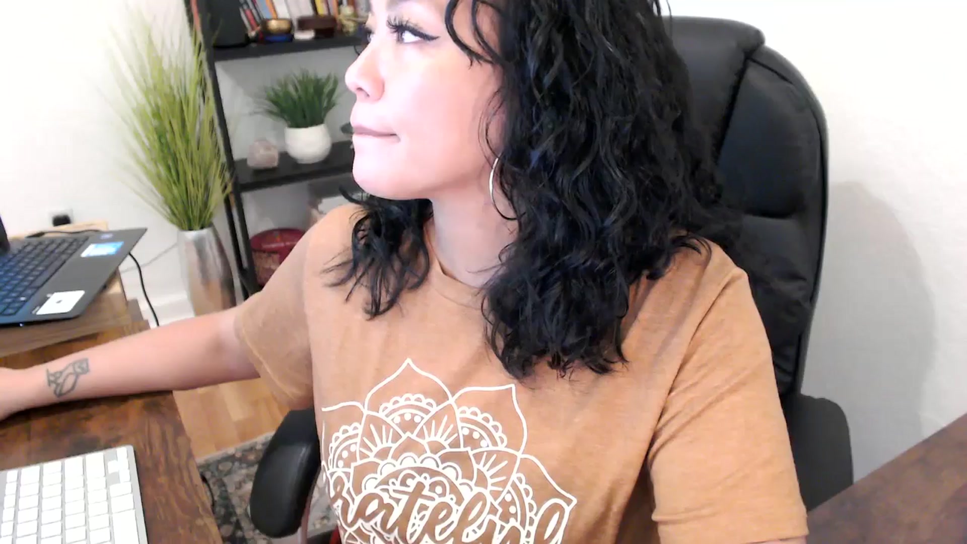Gallery image thumbnail from MickaylaMinx's myfreecams stream on, 10/22/2024, 19:03 image 4 of 20