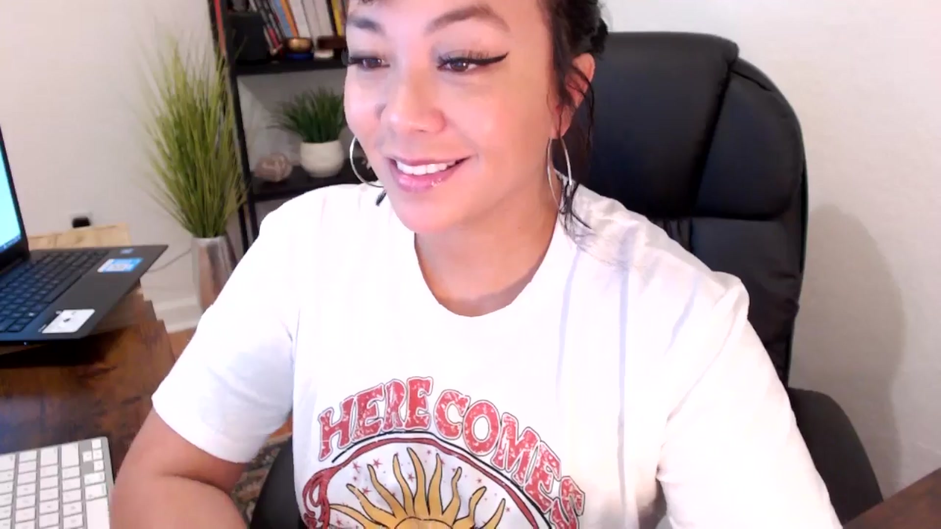 Gallery image thumbnail from MickaylaMinx's myfreecams stream on, 10/23/2024, 15:56 image 7 of 20