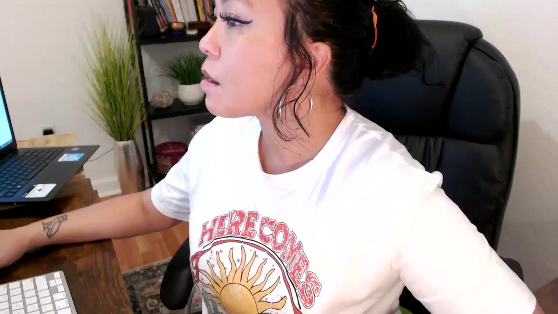 Gallery image thumbnail from MickaylaMinx's myfreecams stream on, 10/23/2024, 15:56 image 20 of 20