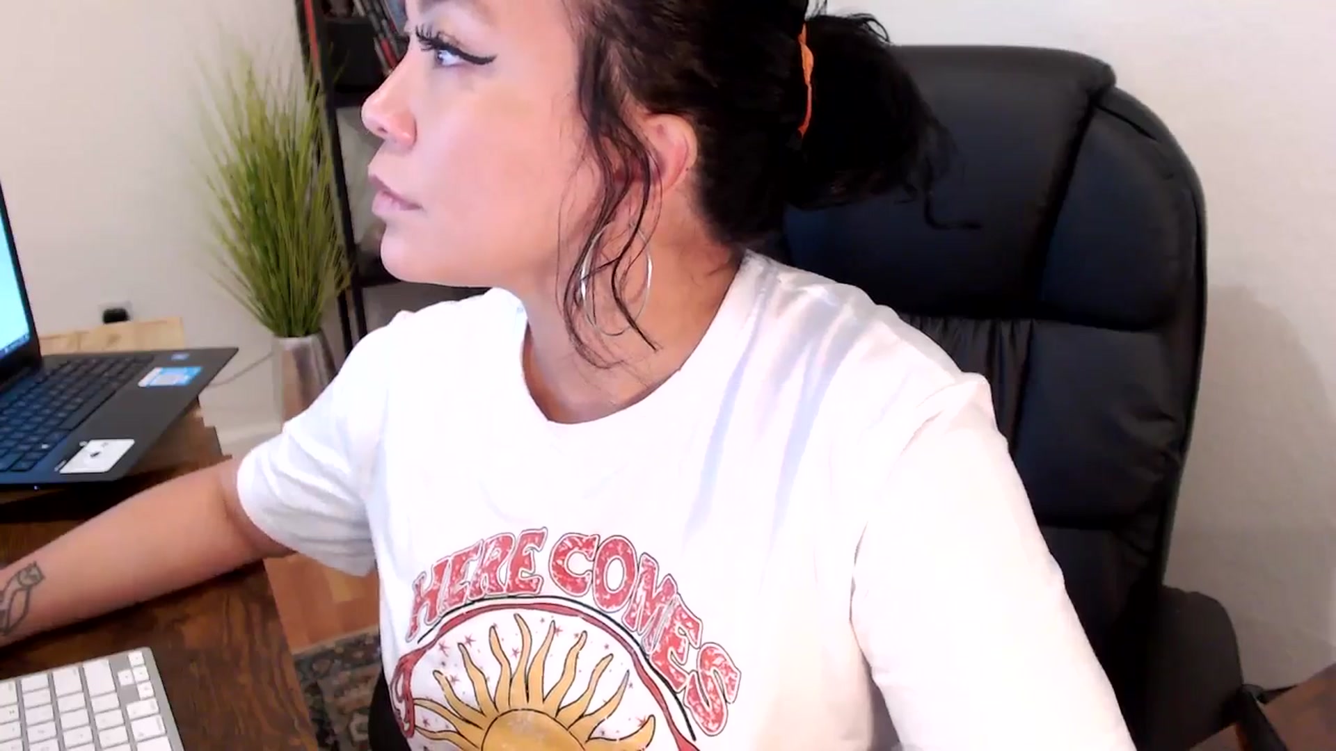Gallery image thumbnail from MickaylaMinx's myfreecams stream on, 10/23/2024, 15:56 image 18 of 20