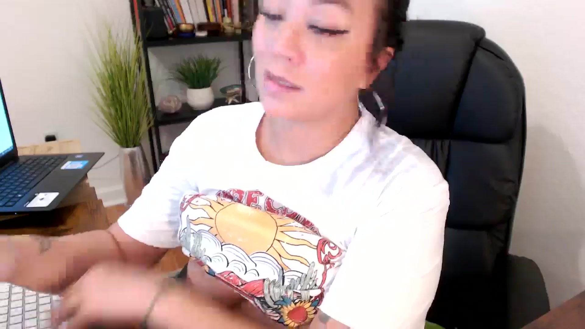 Gallery image thumbnail from MickaylaMinx's myfreecams stream on, 10/23/2024, 15:56 image 8 of 20
