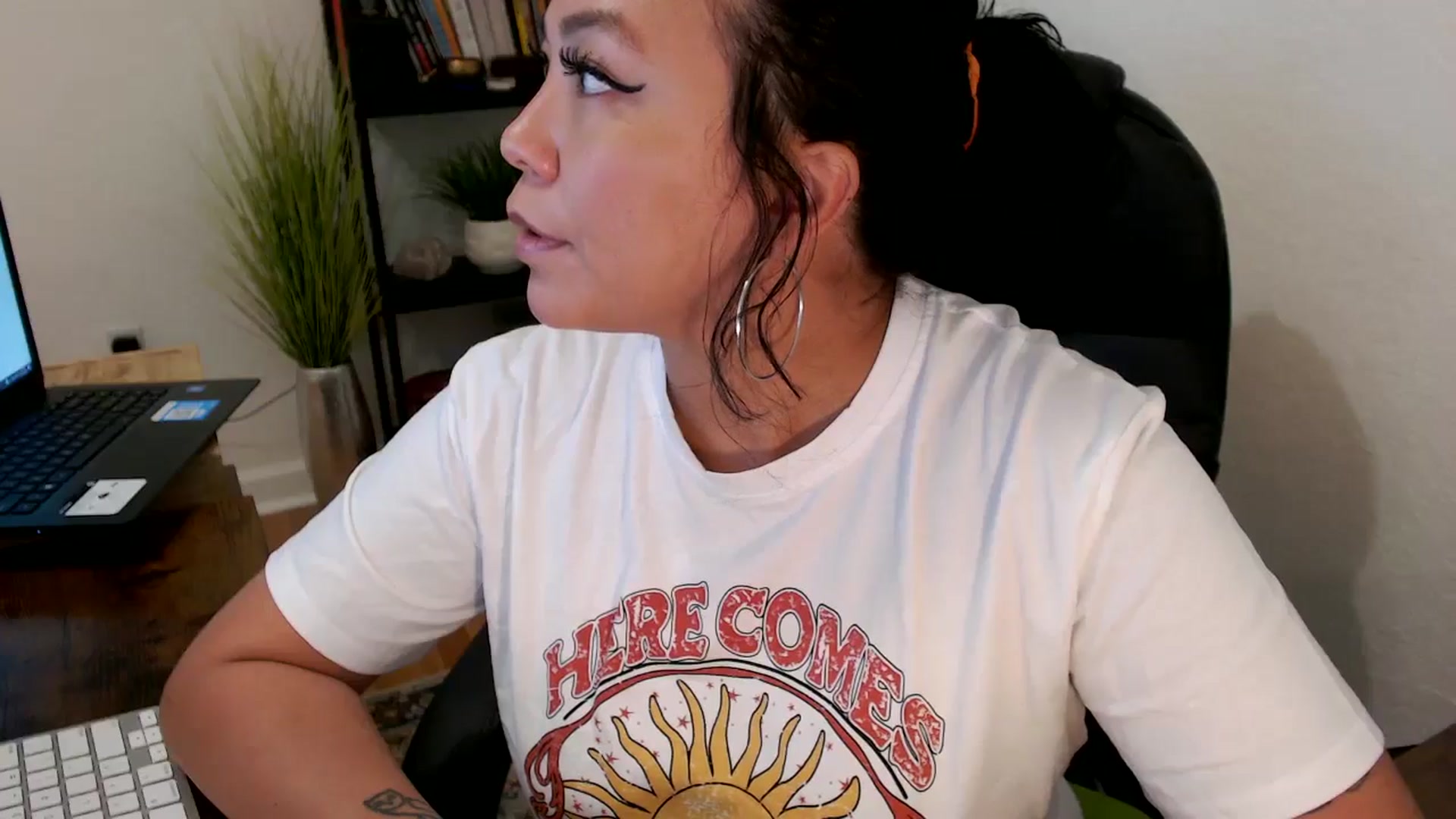 Gallery image thumbnail from MickaylaMinx's myfreecams stream on, 10/23/2024, 15:56 image 19 of 20
