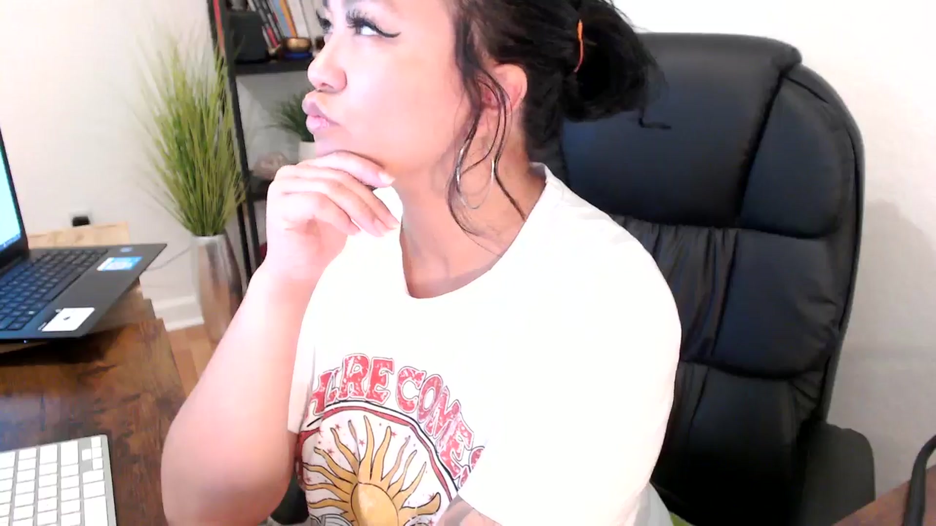Gallery image thumbnail from MickaylaMinx's myfreecams stream on, 10/23/2024, 15:56 image 13 of 20