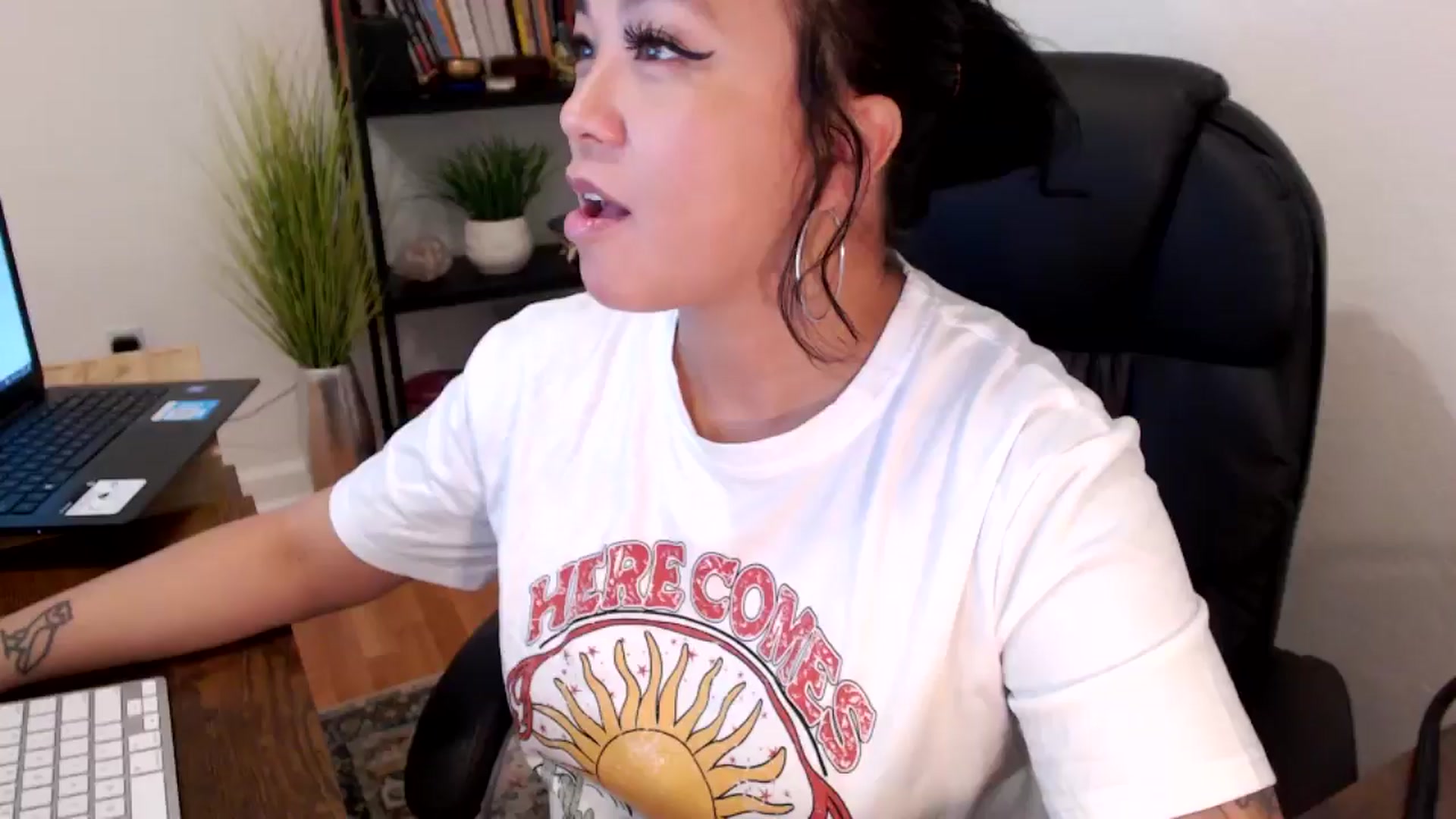 Gallery image thumbnail from MickaylaMinx's myfreecams stream on, 10/23/2024, 15:56 image 12 of 20