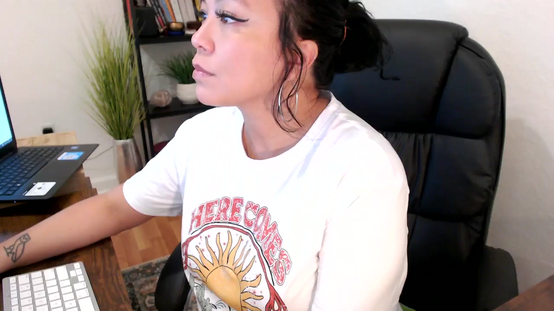 Gallery image thumbnail from MickaylaMinx's myfreecams stream on, 10/23/2024, 15:56 image 17 of 20