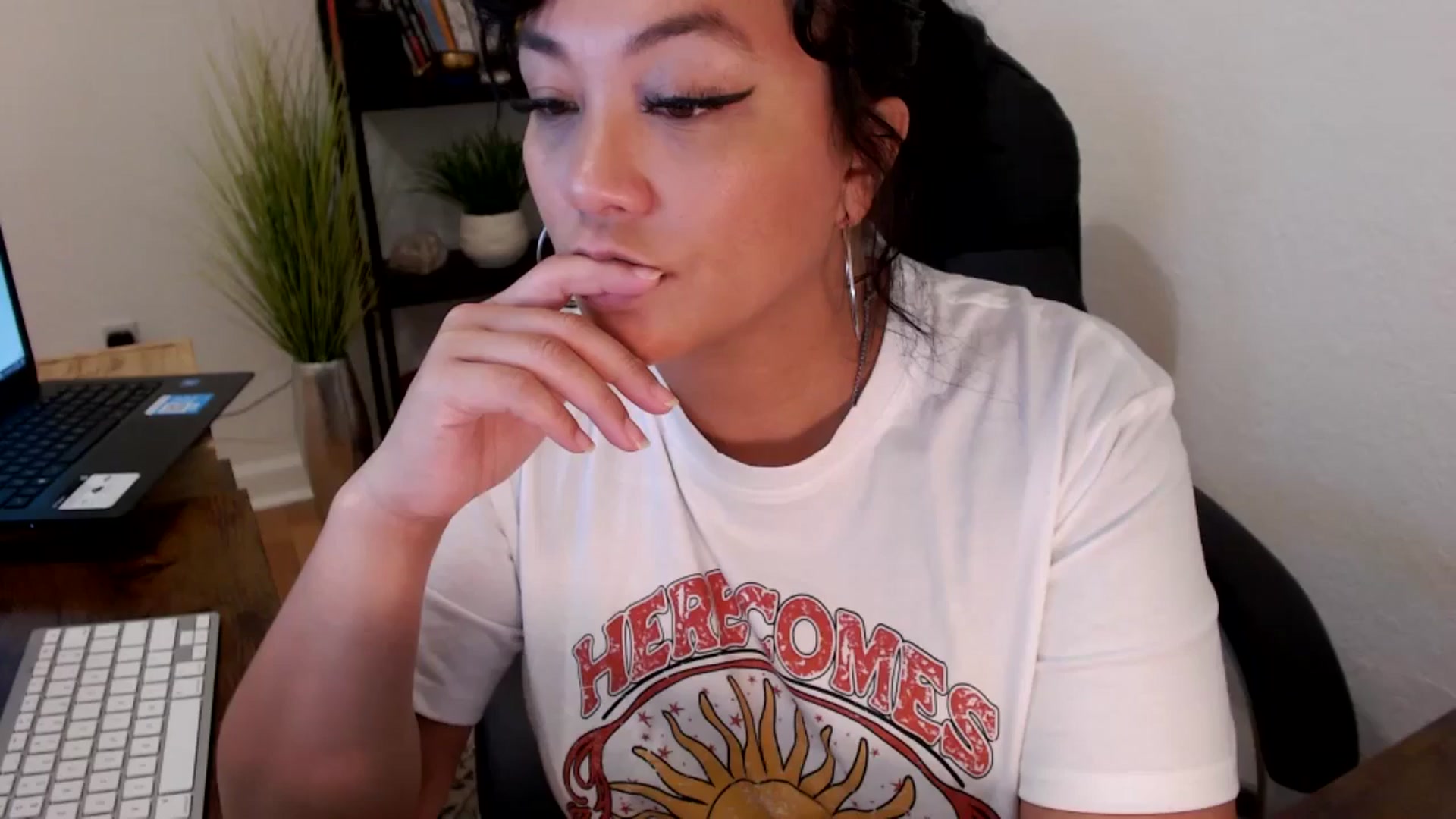 Gallery image thumbnail from MickaylaMinx's myfreecams stream on, 10/23/2024, 16:48 image 11 of 20